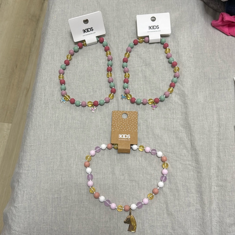 NWT  COTTON ON Little Girls beaded Necklace with Unicorn Charms